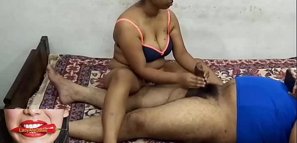  Indian girlfriend got surprising cumshot while giving handjob to her bf